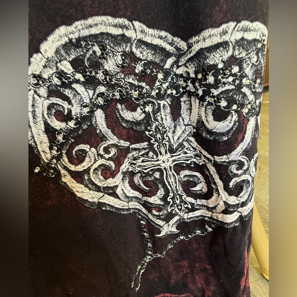 Women’s Vintage Y2K Affliction Red/Black Stonewash Embellished Graphic V-Neck - Picture 2 of 4